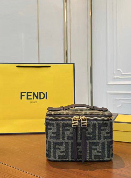 Fendi väska